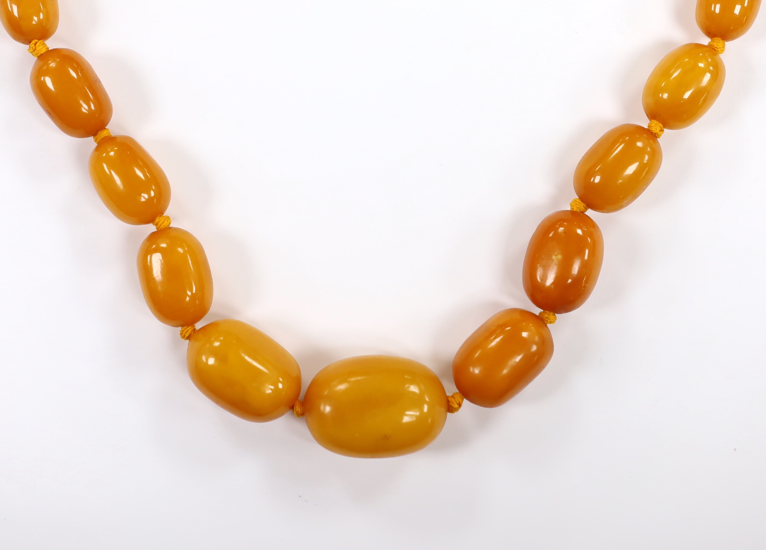 A single strand graduated amber bead necklace, with a 9ct clasp, 41cm, gross weight 43 grams.